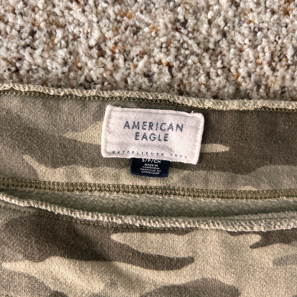 American Eagle Outfitters green Camouflage off the shoulder Top - Picture 2 of 6